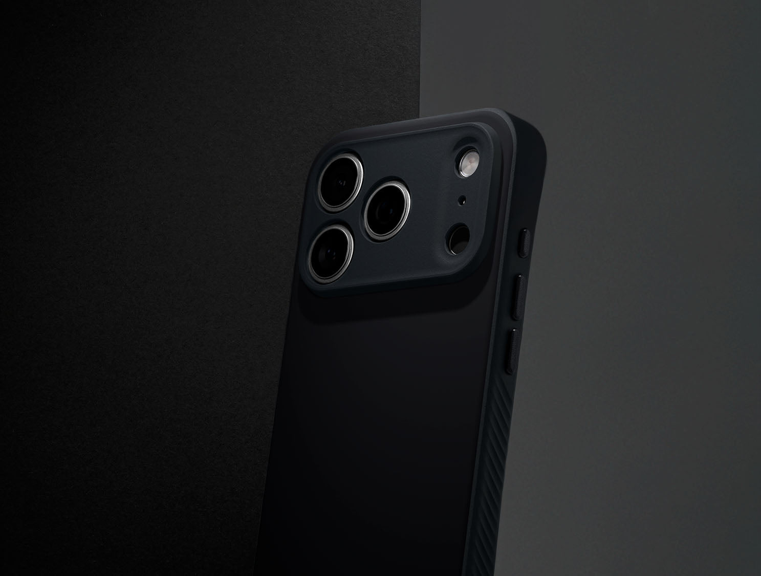 Paragon - iPhone 17 Pro (Precise)